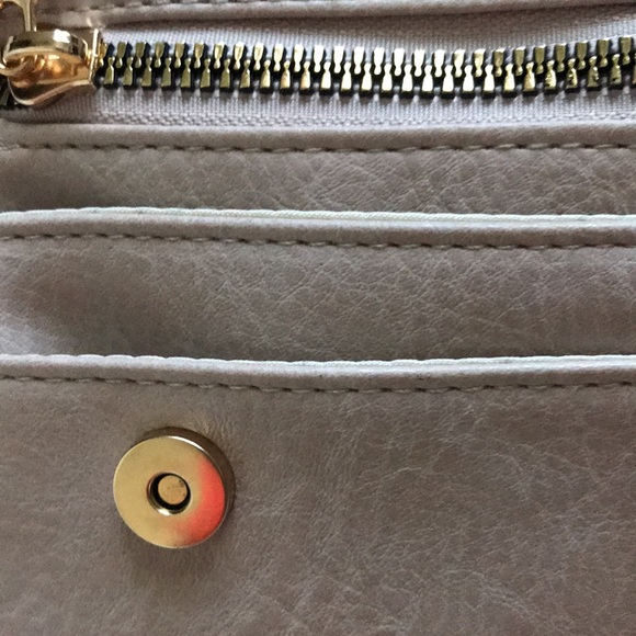 Crossbody clutch handbag by Kensie. Gold Chain for added detail. - Picture 11 of 16